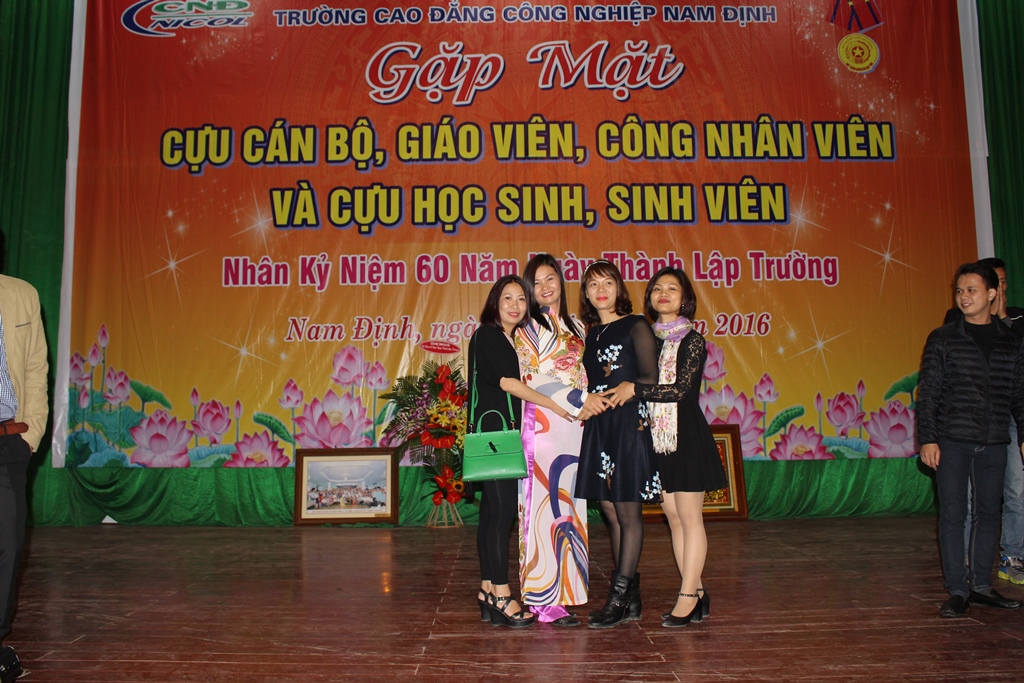 Gặp gỡ các thế hệ